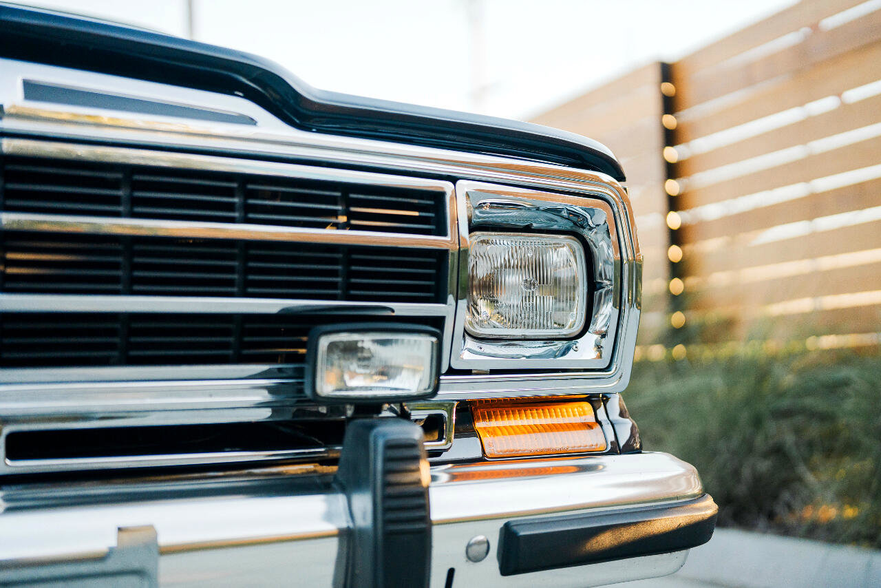 Used 1987 Jeep Grand Wagoneer image 21