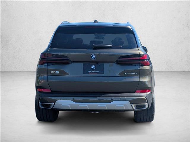 New 2026 BMW X5 xDrive50e w/ Premium Package AWD/4WD image 4