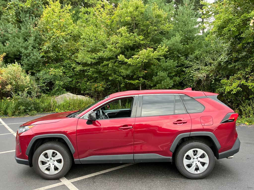 Used 2022 Toyota RAV4 LE AWD/4WD image 2