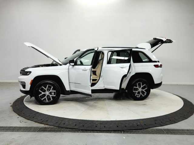 Used 2024 Jeep Grand Cherokee Limited AWD/4WD image 13