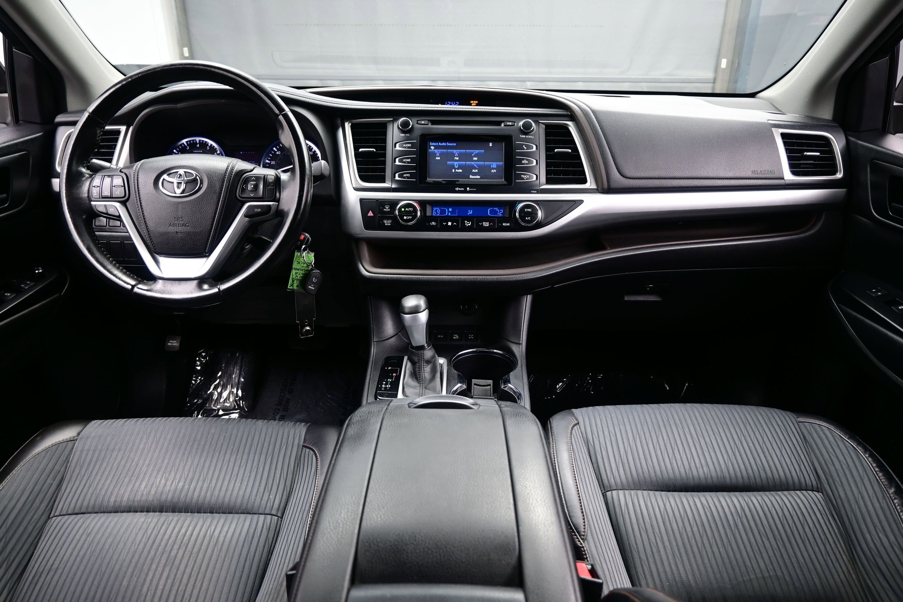Used 2014 Toyota Highlander Plus AWD/4WD image 17