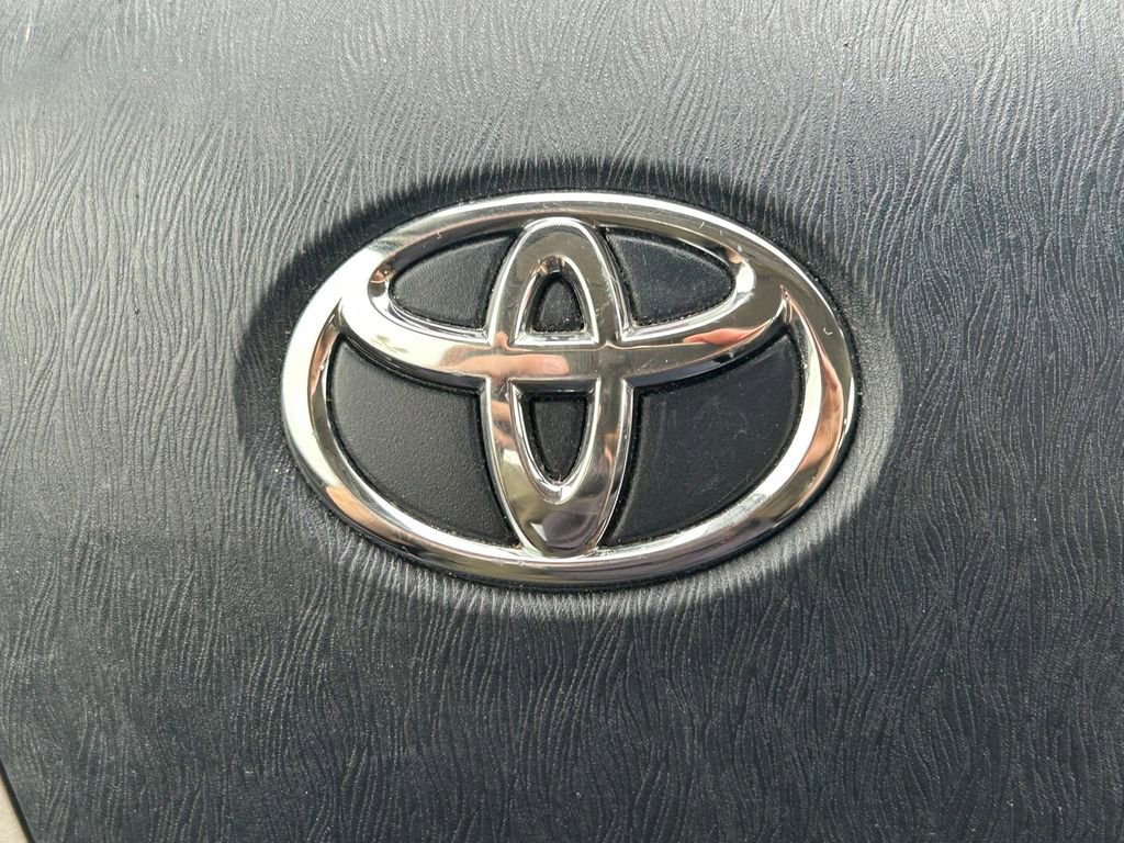 Used 2014 Toyota Prius Plug-In Hybrid FWD image 33