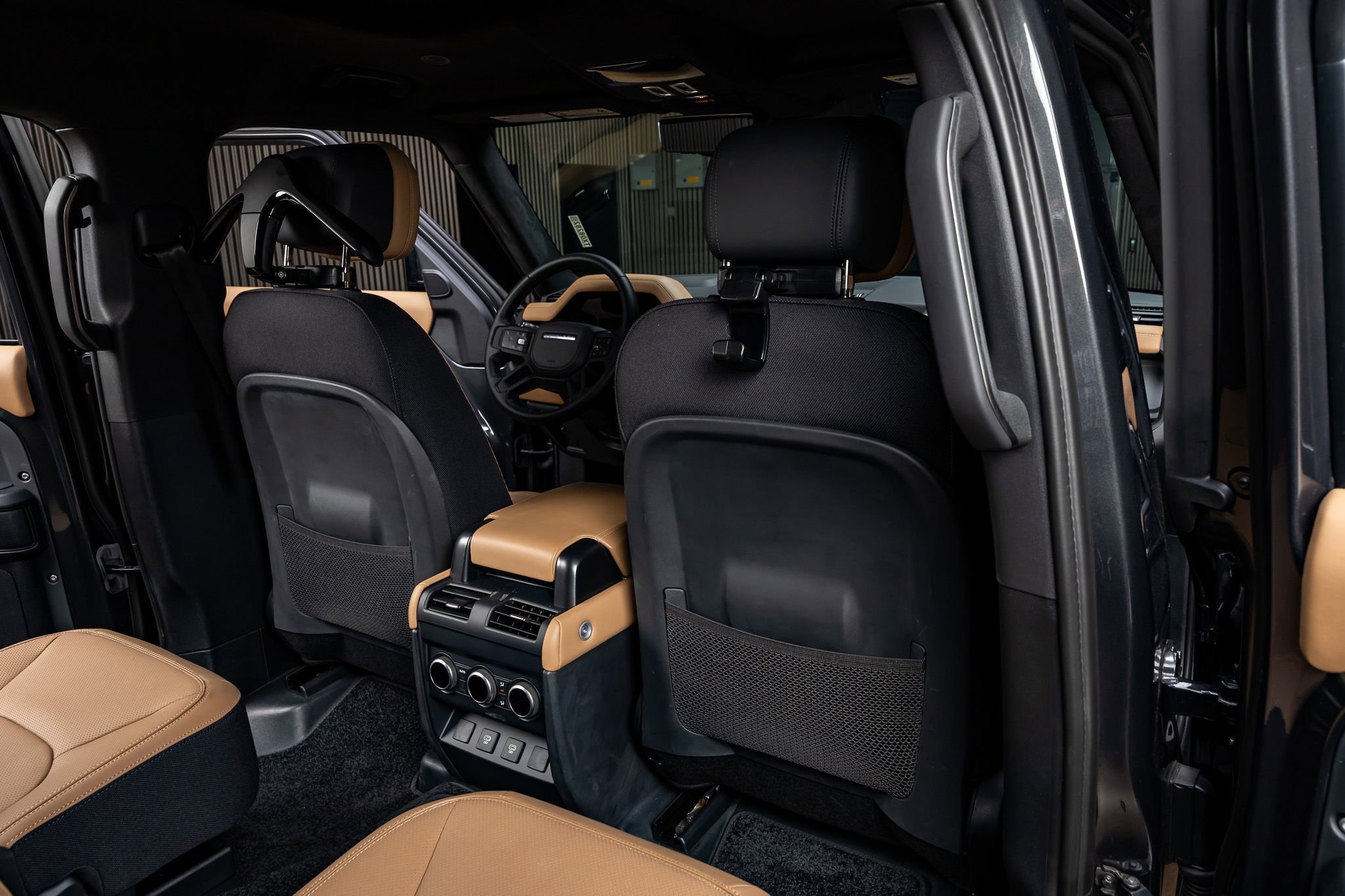 Used 2025 Land Rover Defender 130 X image 29