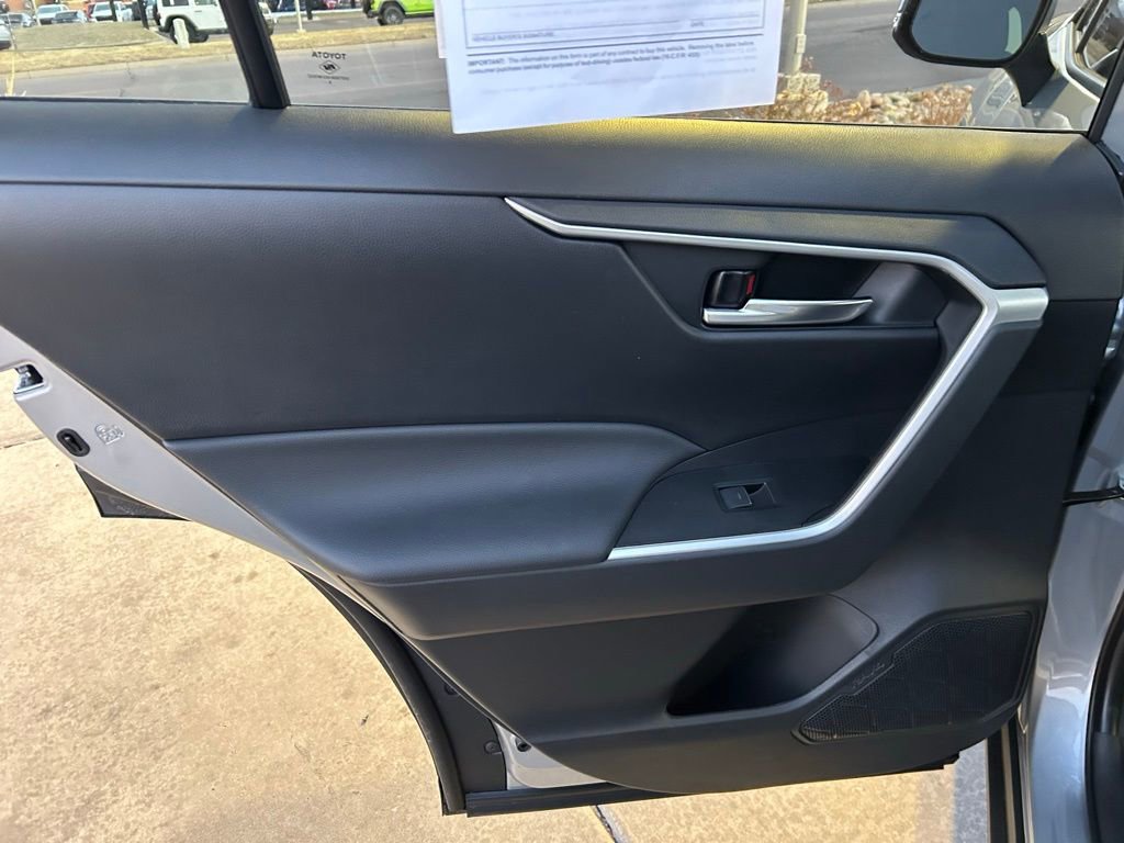 Used 2025 Toyota RAV4 XLE image 22