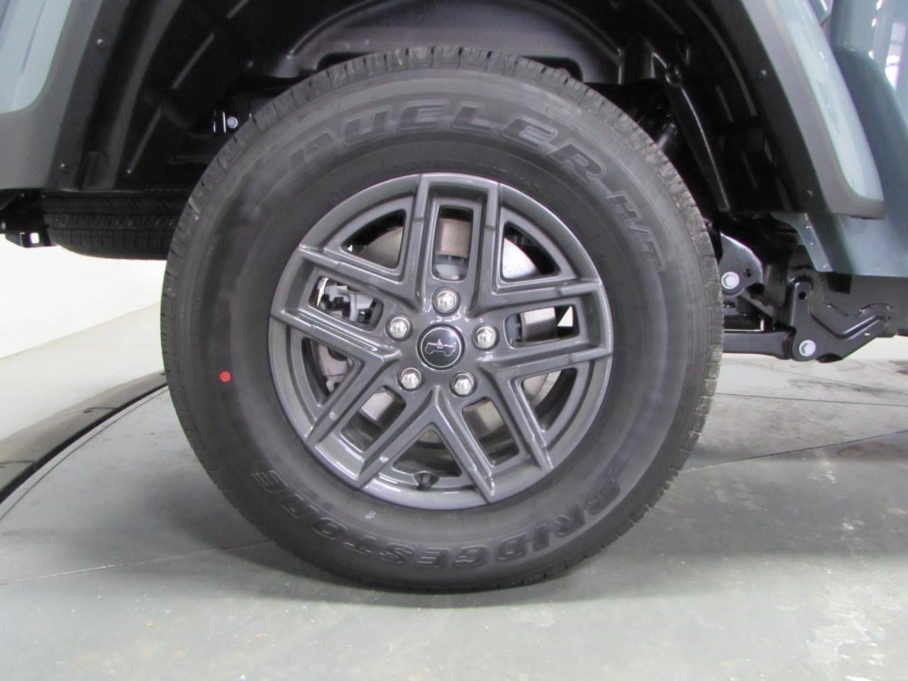 New 2026 Jeep Gladiator Sport AWD/4WD image 9