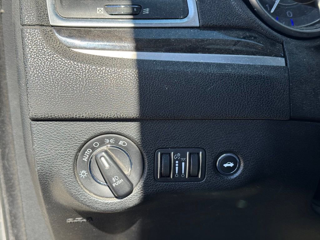 Used 2016 Chrysler 300 C image 18