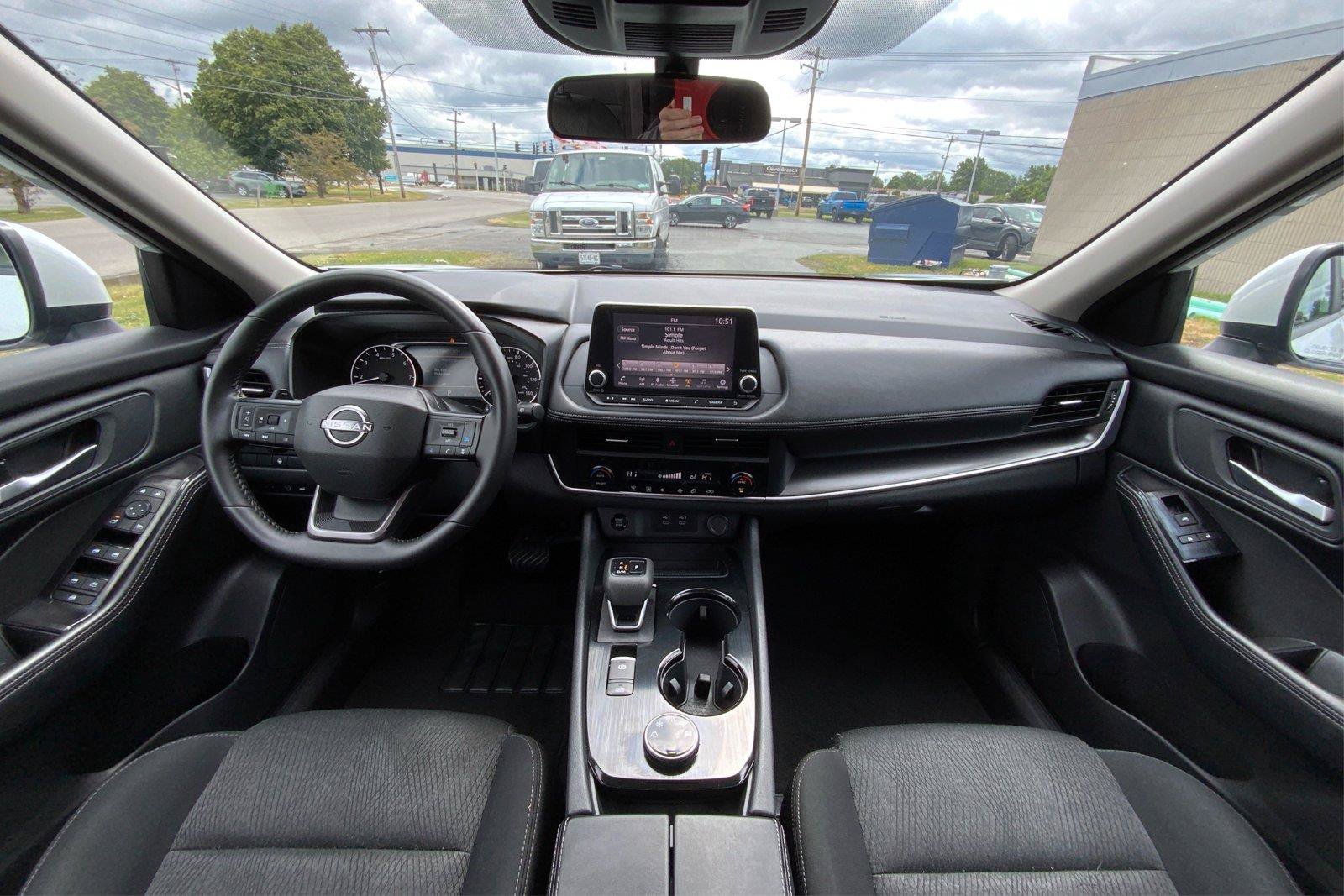 Used 2025 Nissan Rogue SV AWD/4WD image 31