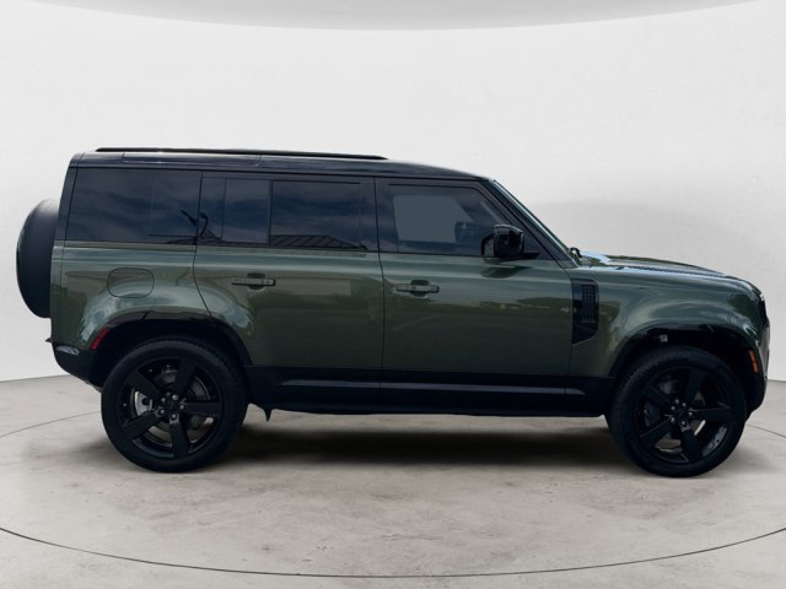 Used 2026 Land Rover Defender 110 X-Dynamic SE AWD/4WD image 3