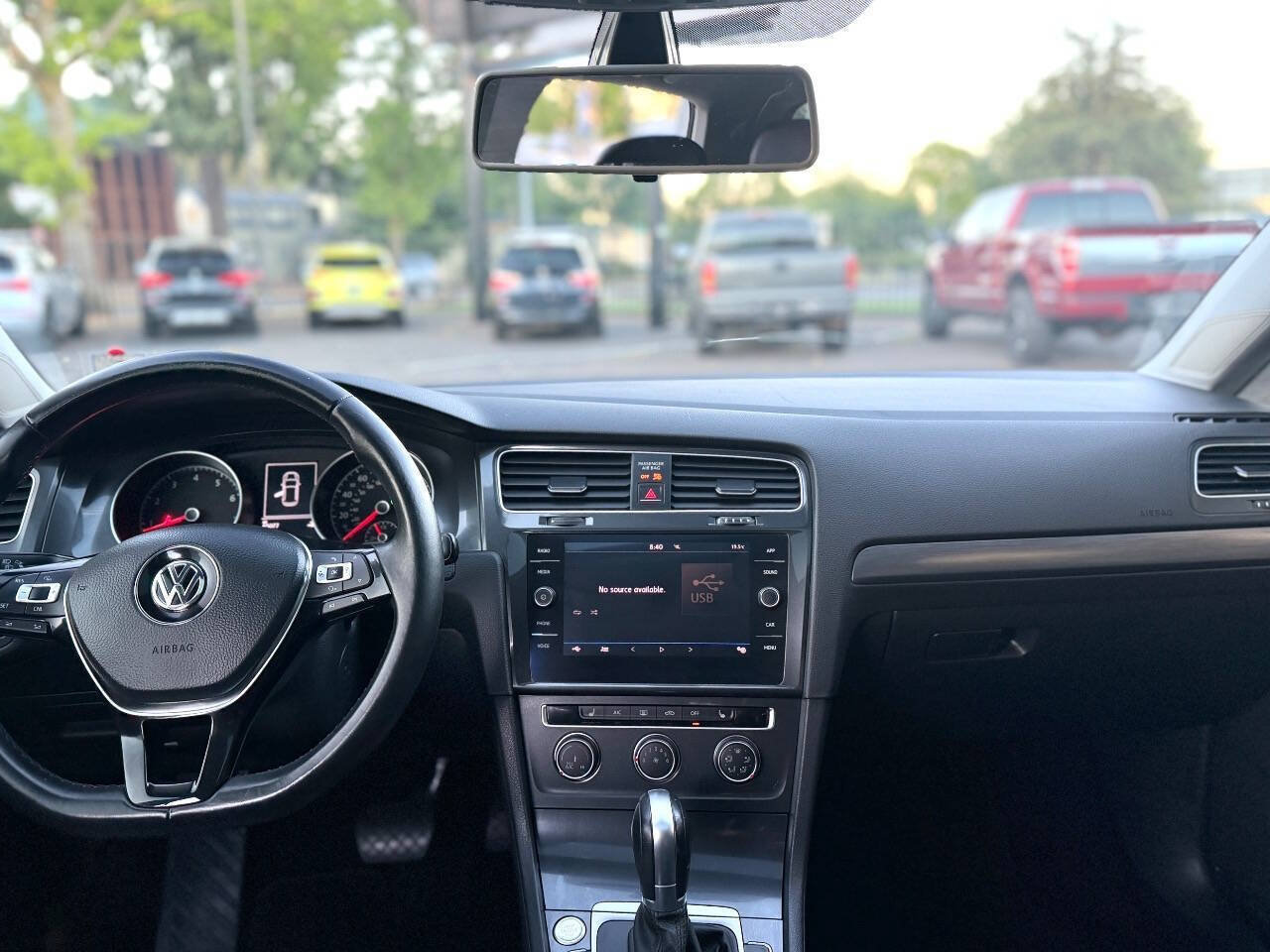 Used 2018 Volkswagen Golf SE FWD image 10