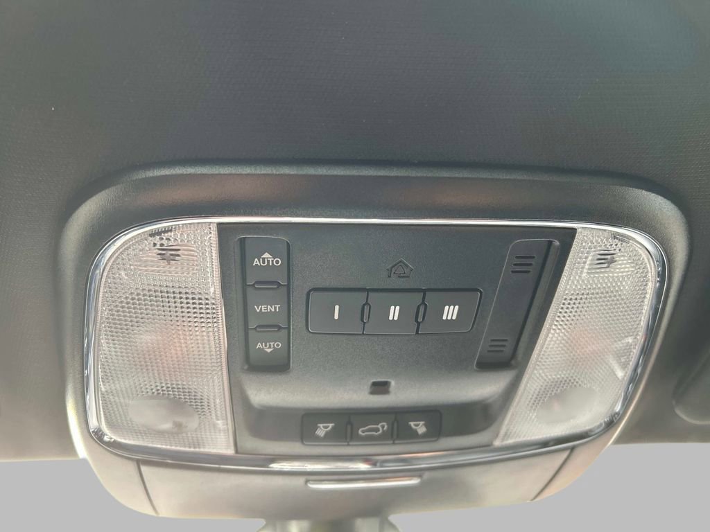 Used 2019 Jeep Grand Cherokee Limited image 30