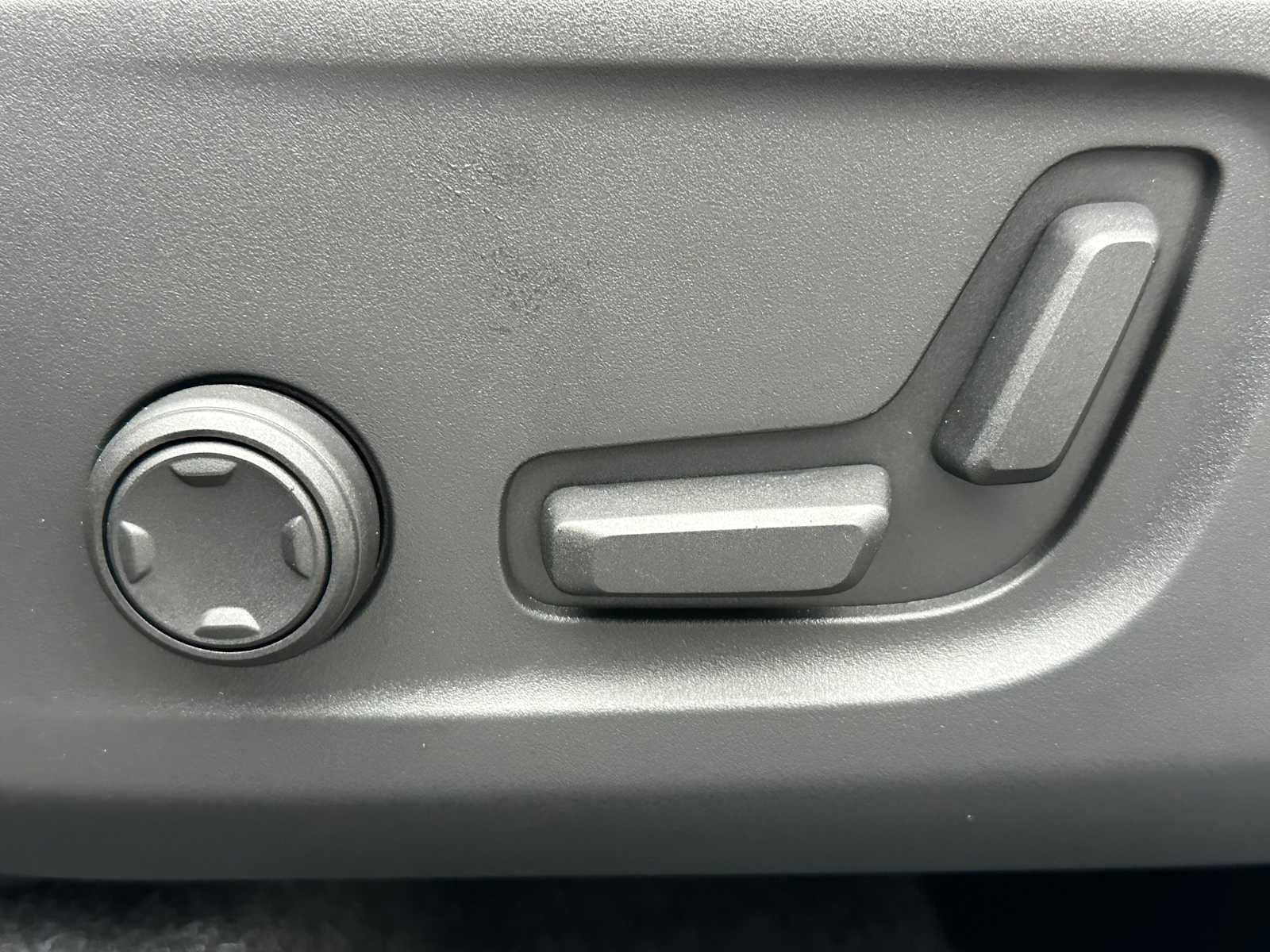 New 2026 Volvo XC40 B5 Plus w/ Protection Package Premier image 22