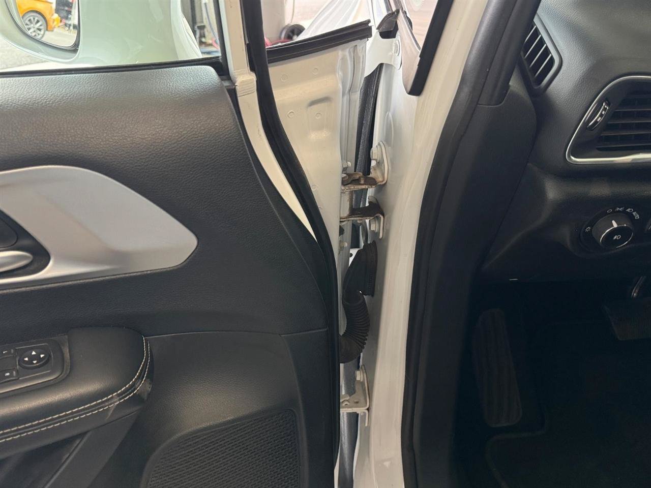 Used 2018 Chrysler Pacifica Touring Plus w/ S Appearance Package FWD image 26