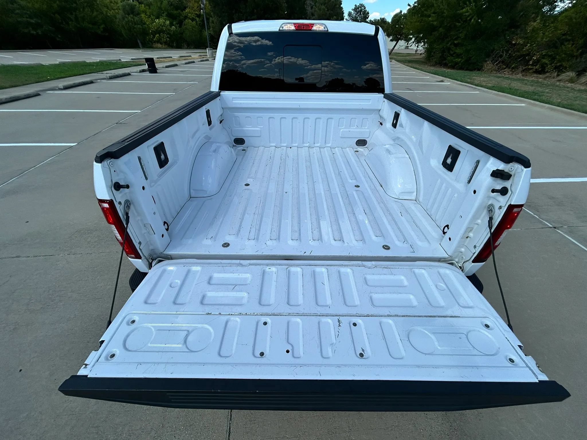 Used 2019 Ford F150 Lariat RWD image 10