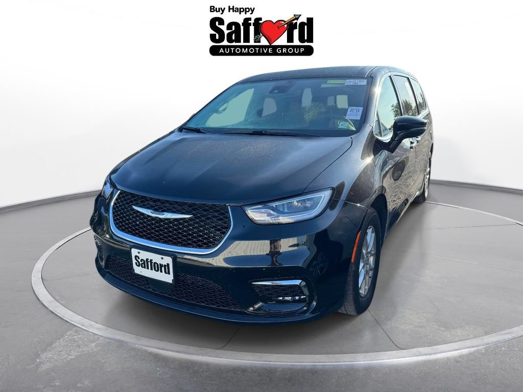 Used 2026 Chrysler Pacifica Select