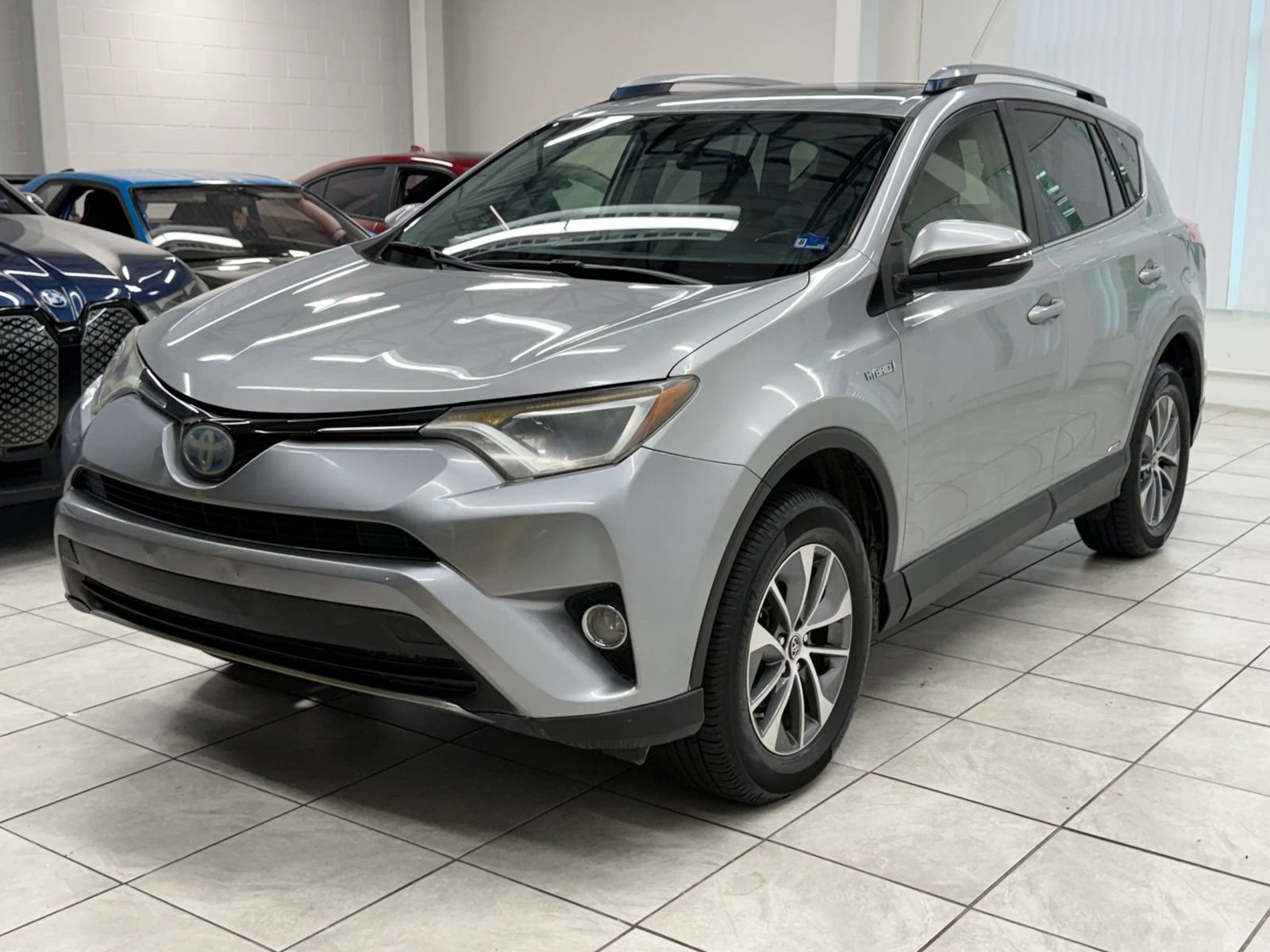 Used 2017 Toyota RAV4 XLE AWD/4WD image 3