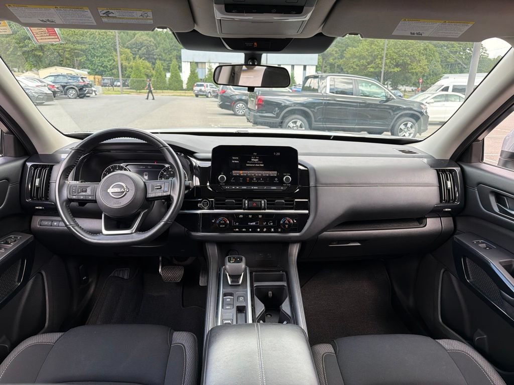 Used 2024 Nissan Pathfinder SV FWD image 8
