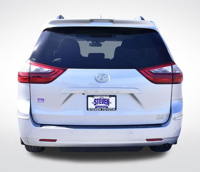 Used 2020 Toyota Sienna XLE w/ XLE Navigation Package image 11