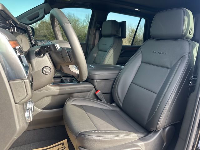 Used 2025 GMC Yukon Denali w/ Denali Reserve Package AWD/4WD image 14
