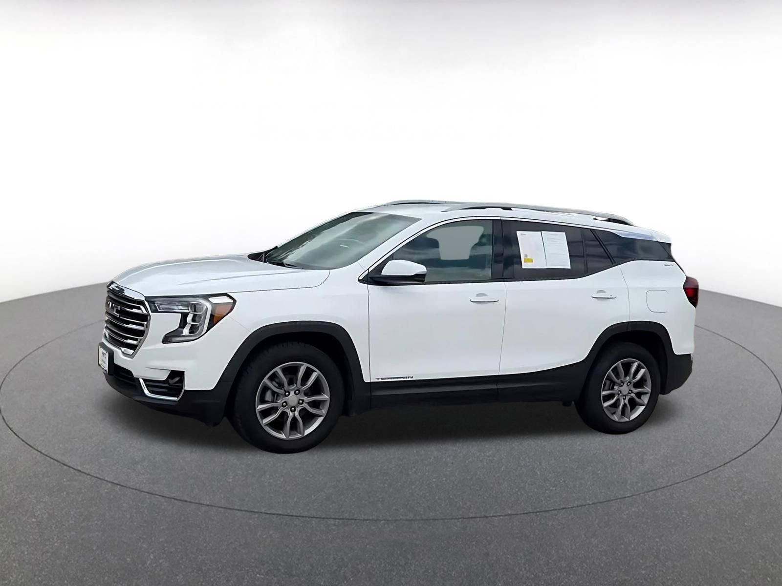 Used 2024 GMC Terrain SLT AWD/4WD image 8