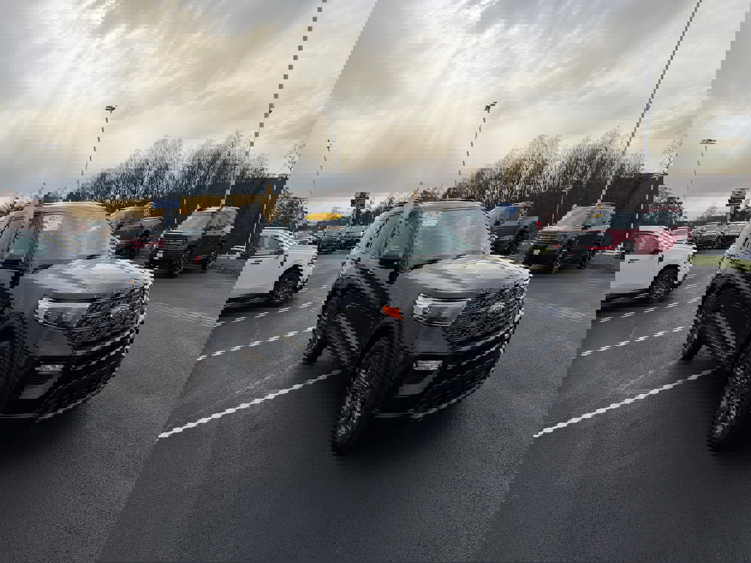 Certified 2023 Ford Explorer XLT w/ Equipment Group 202A image 4