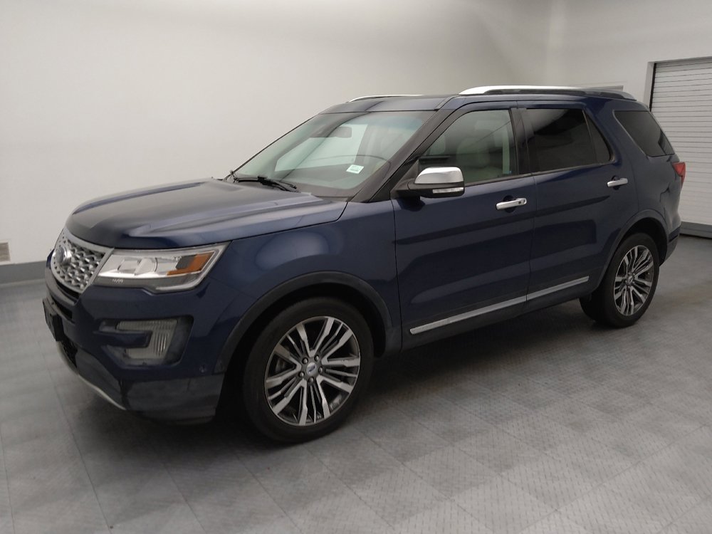 Used 2017 Ford Explorer Platinum image 2