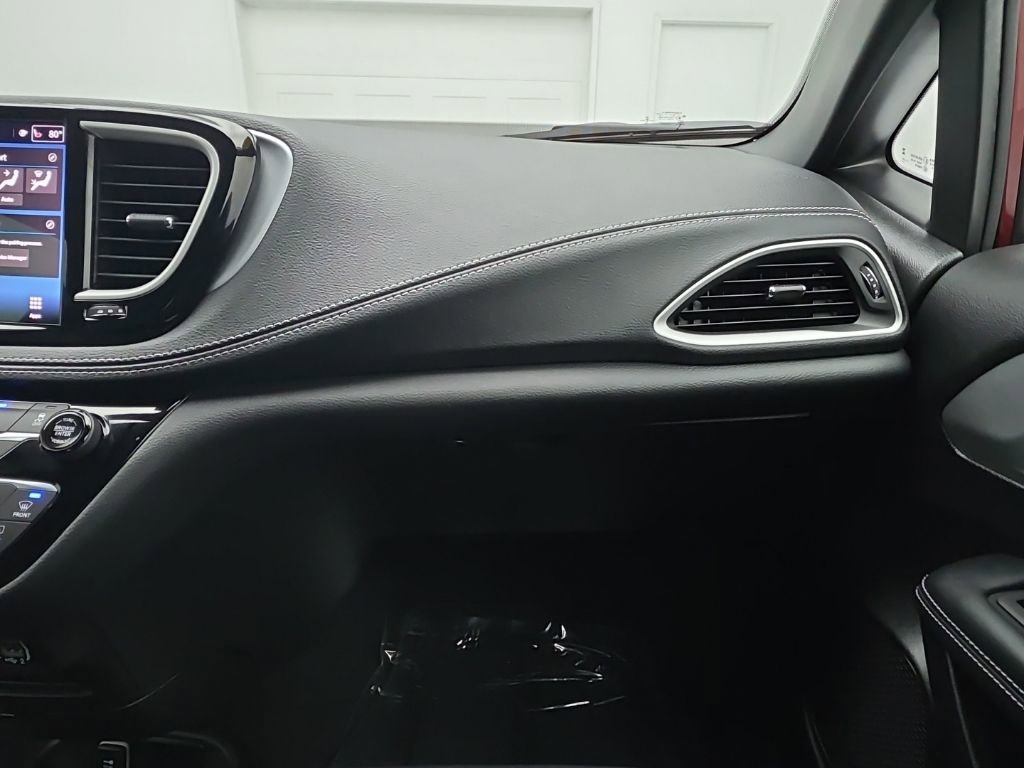 Used 2023 Chrysler Pacifica Touring-L w/ S Appearance Package image 39