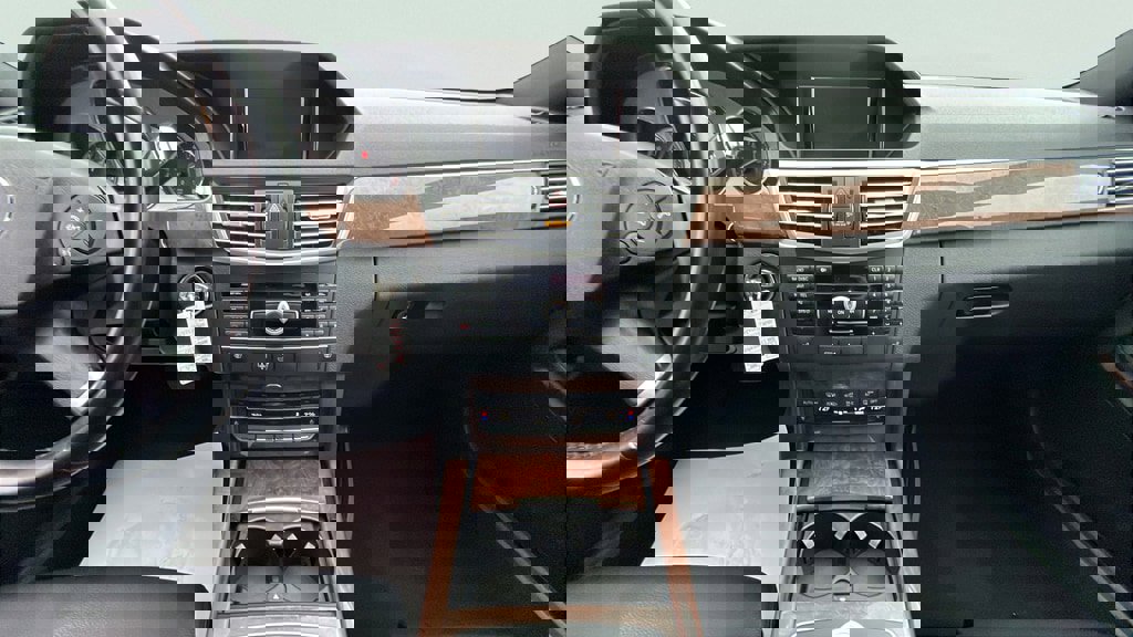 Used 2011 Mercedes-Benz E 350 4MATIC Sedan image 10