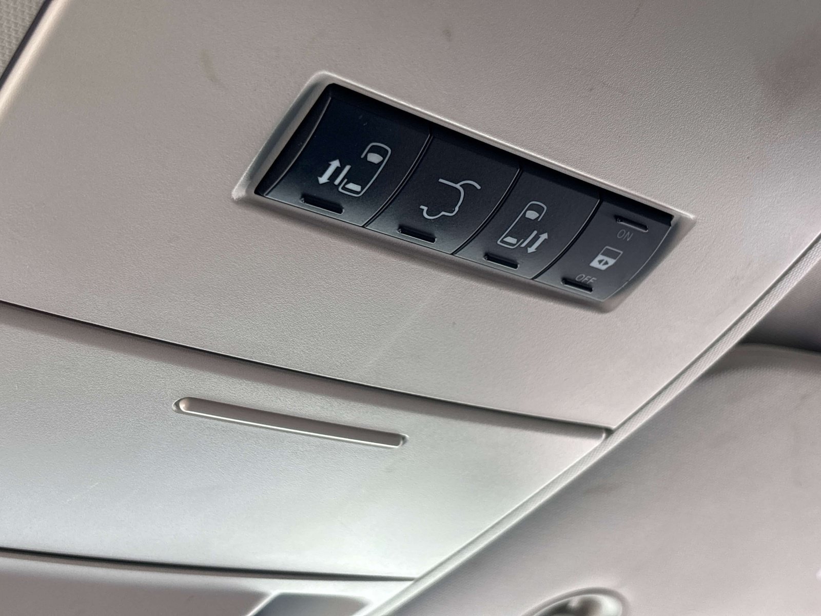 Used 2010 Chrysler Town & Country LX w/ PWR Convenience Group FWD image 28