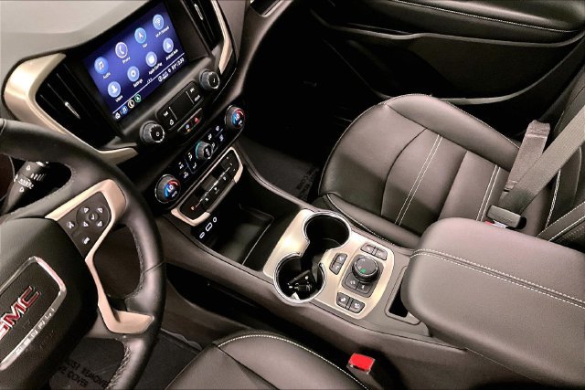 Used 2024 GMC Terrain Denali w/ Denali Premium Package AWD/4WD image 17