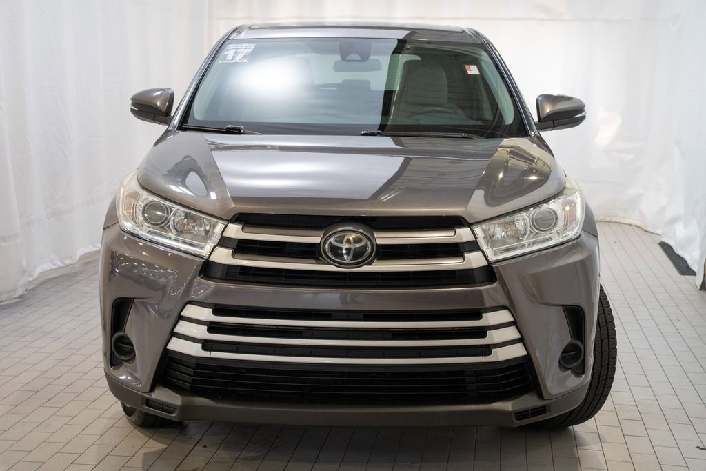 Used 2017 Toyota Highlander LE image 2
