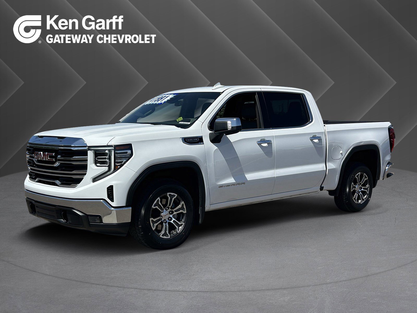 Used 2025 GMC Sierra 1500 SLT RWD image 1