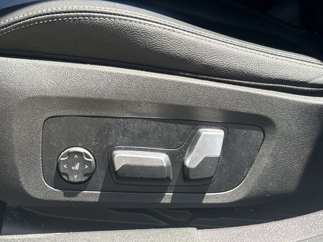 Used 2023 BMW 330i Sedan RWD image 22