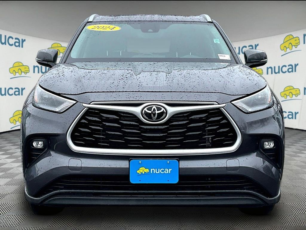 Used 2024 Toyota Highlander XLE AWD/4WD image 2