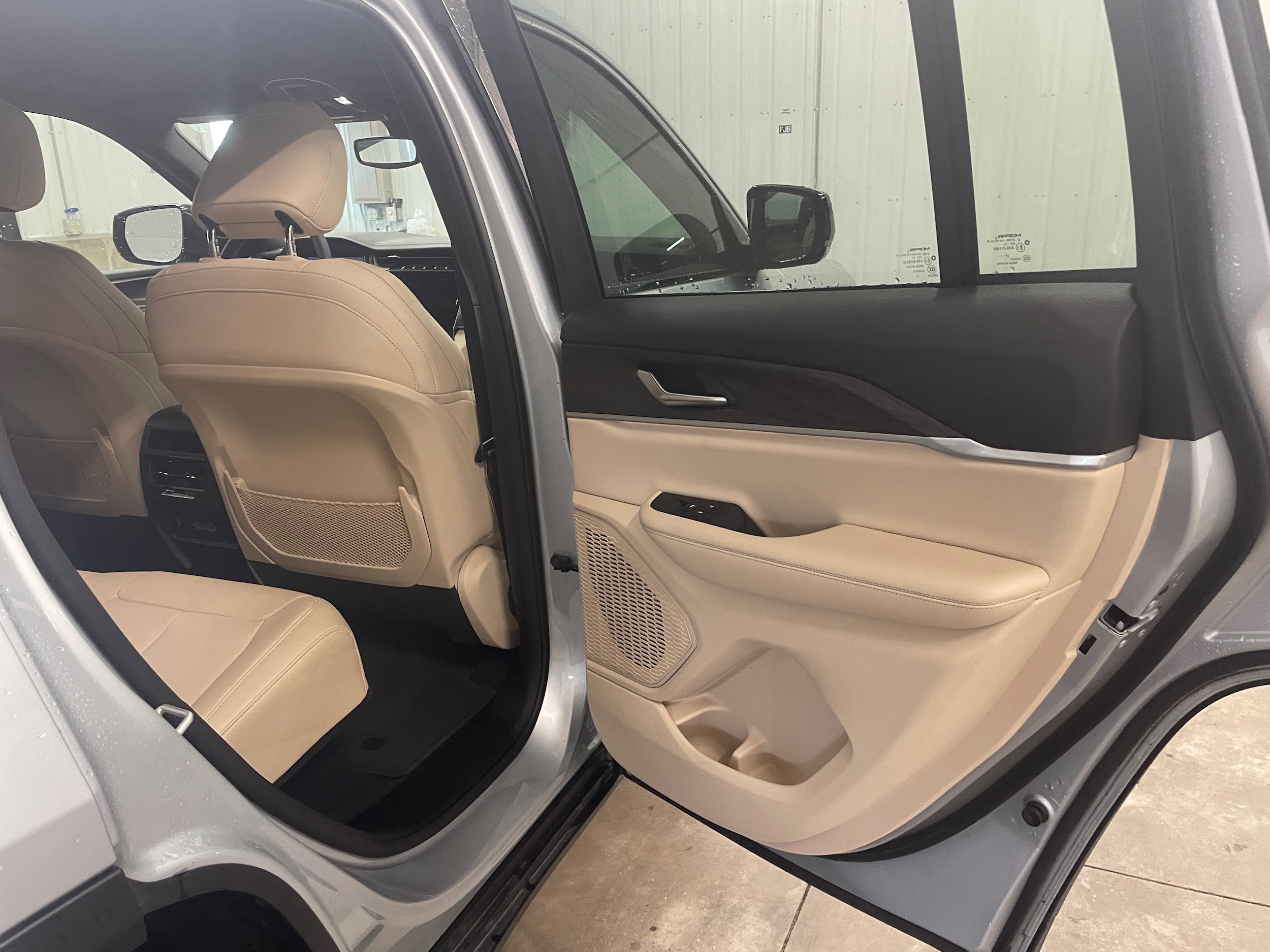 Used 2024 Jeep Grand Cherokee Limited AWD/4WD image 30