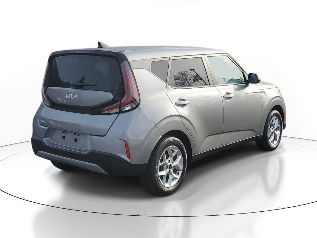 Used 2025 Kia Soul LX w/ LX Technology Package image 4