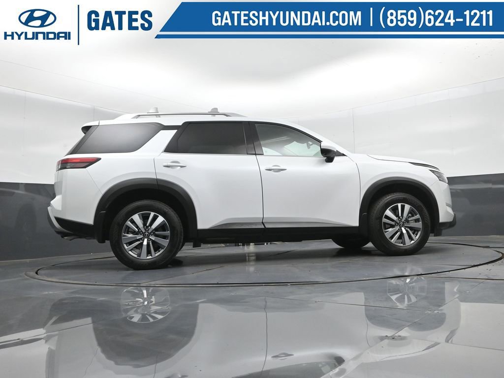 Used 2025 Nissan Pathfinder SL w/ Black Appearance Package AWD/4WD image 39