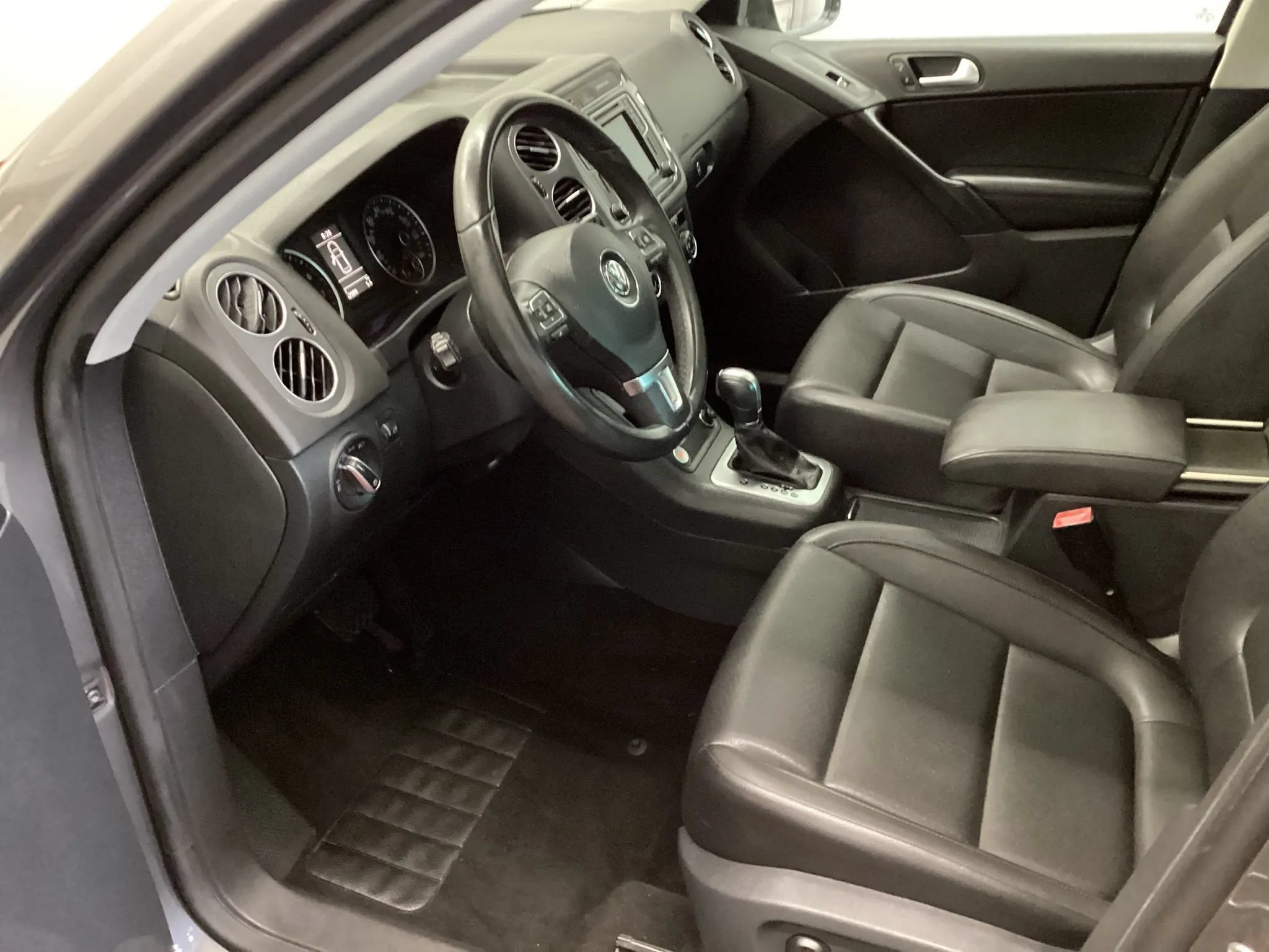 Used 2016 Volkswagen Tiguan SE FWD image 9