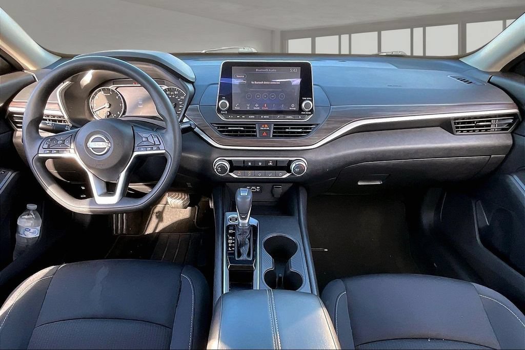 Used 2025 Nissan Altima 2.5 SV FWD image 7