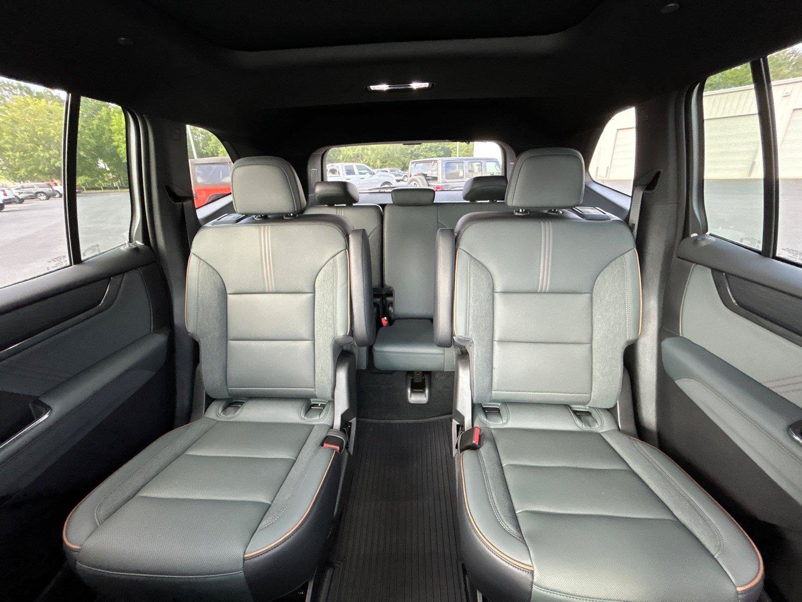 New 2026 GMC Acadia AT4 w/ Luxury Package AWD/4WD image 33