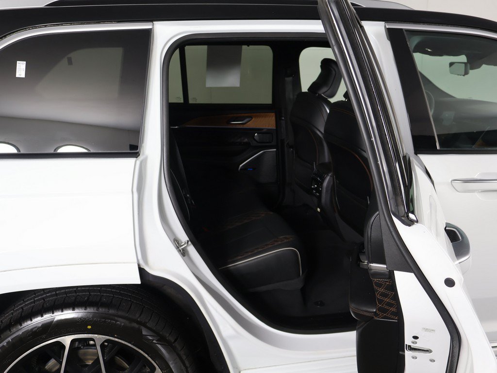 Used 2022 Jeep Grand Cherokee Summit AWD/4WD image 36