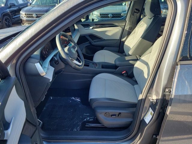 Certified 2025 Volkswagen Tiguan SE R-Line AWD/4WD image 19