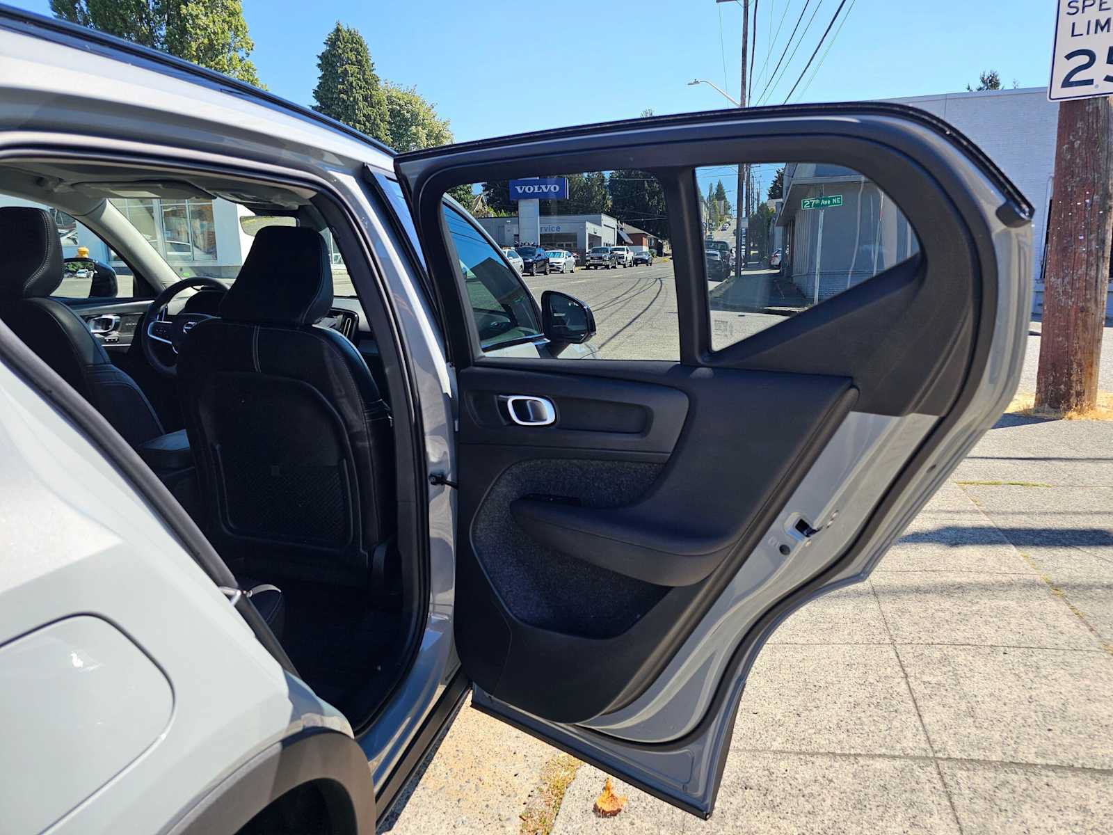 New 2026 Volvo XC40 B5 Ultra w/ Protection Package Premier AWD/4WD image 13