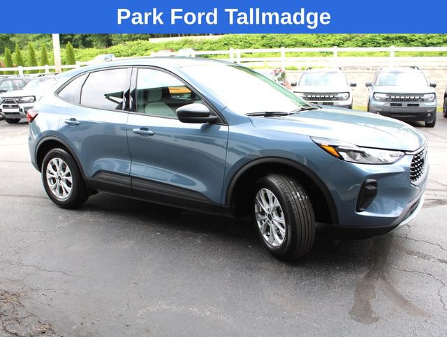 Used 2025 Ford Escape Active w/ Cold Weather Package FWD image 6