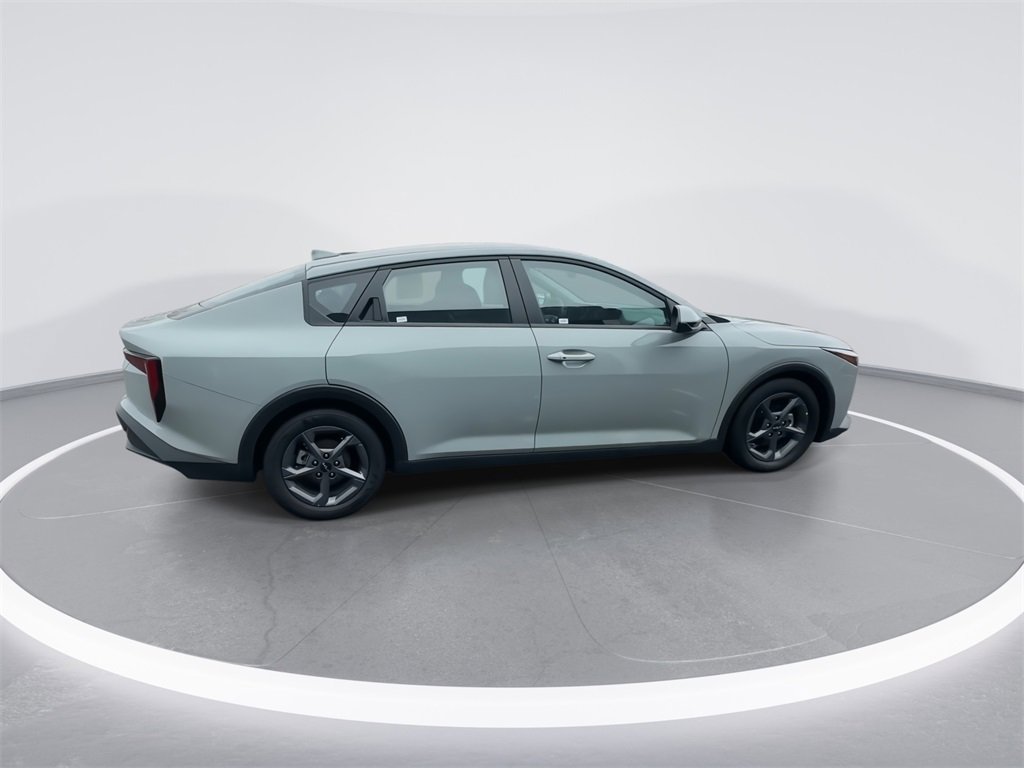 Used 2025 Kia K4 LXS image 8