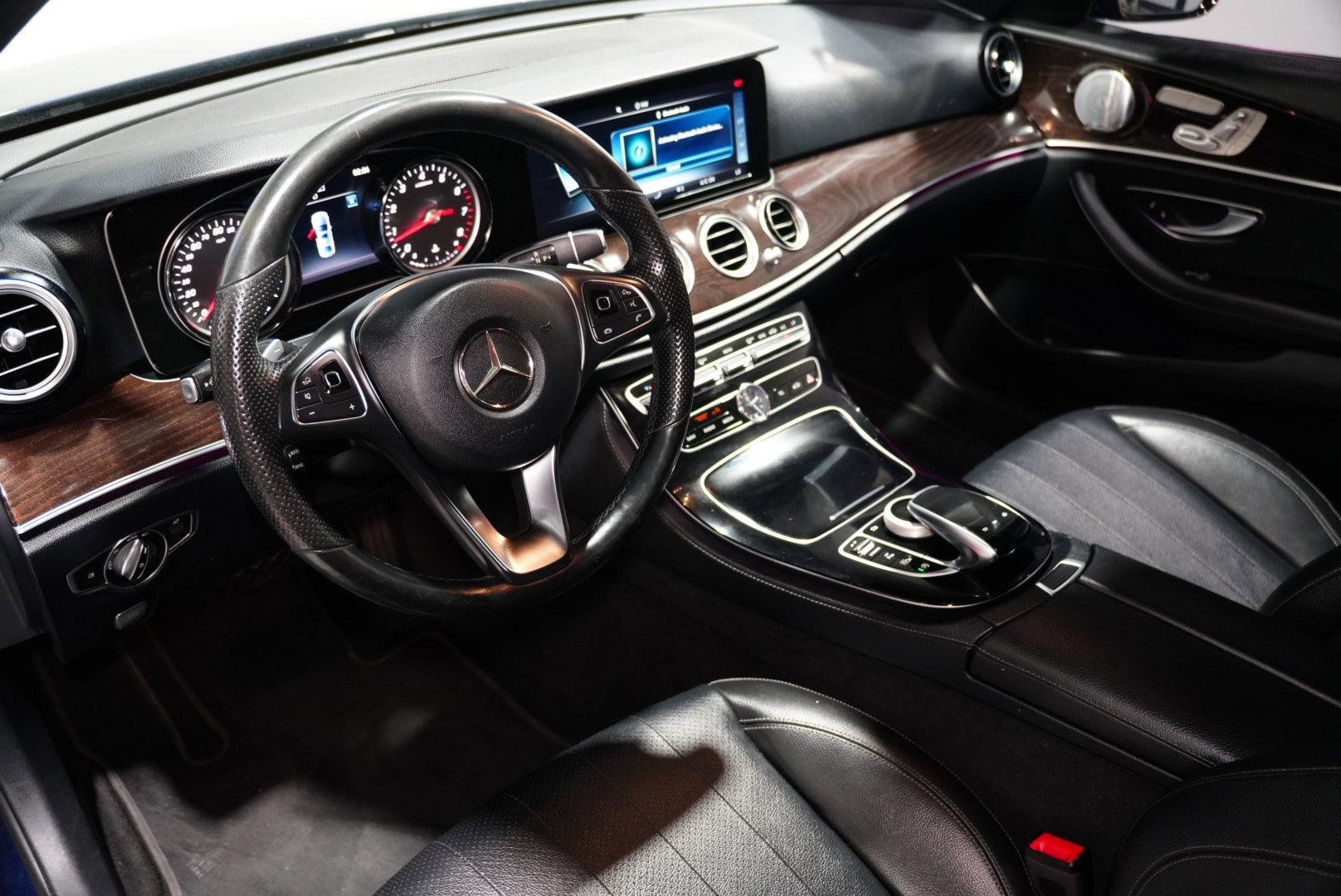 Used 2018 Mercedes-Benz E 300 4MATIC w/ Premium 1 Package image 7