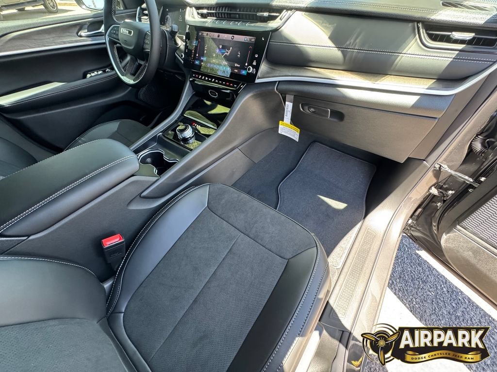 New 2026 Jeep Grand Cherokee Altitude RWD image 11