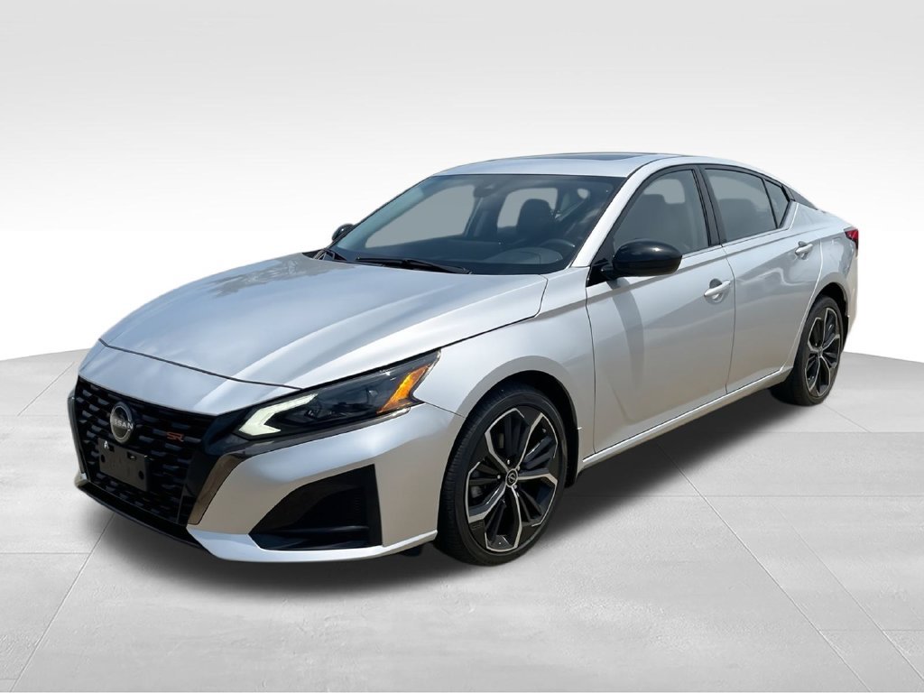 Used 2023 Nissan Altima 2.5 SR w/ SR Premium Package AWD/4WD image 4