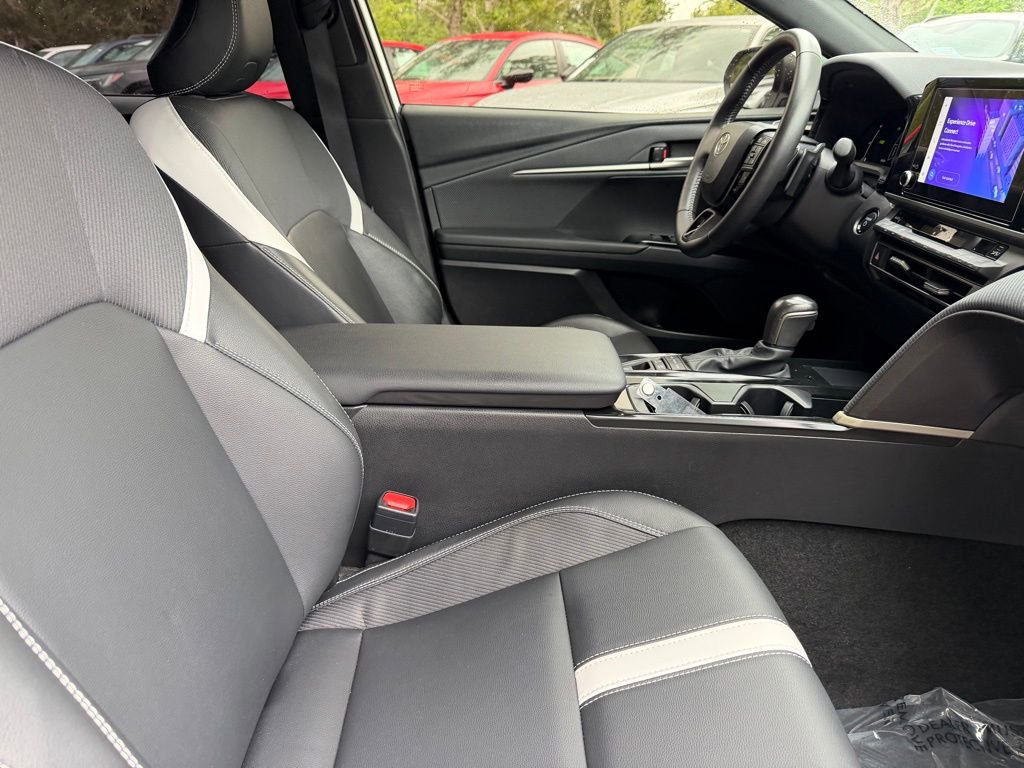 Used 2025 Toyota Camry SE FWD image 9