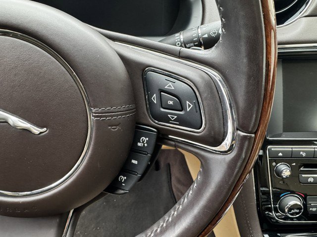 Used 2016 Jaguar XJ R-Sport RWD image 23