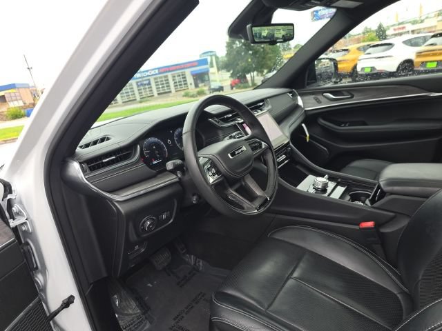 Used 2025 Jeep Grand Cherokee L Overland w/ Advanced Protech Group III AWD/4WD image 19